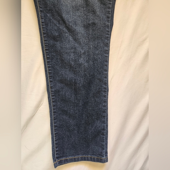 Torrid Womens Dark Blue 5 Pocket Jeans Size 22 Short - Picture 2 of 12